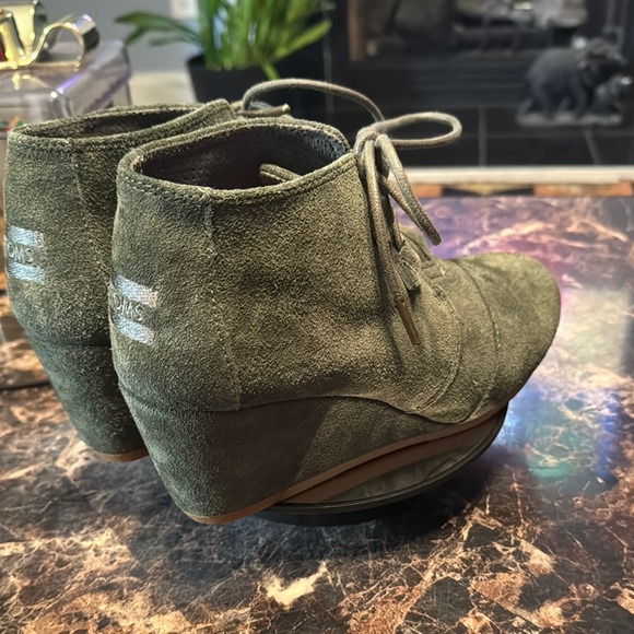 TOM Kala Wedged Heel Bootie in Dusty Olive Suede Women’s Size 9 - Picture 7 of 11